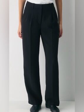 Aritzia Black The Effortless apart-Crepette women’s Trousers Size 10, Short